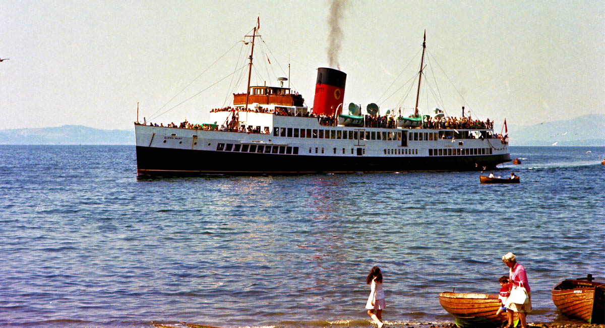 Queen Mary arriving in Largs